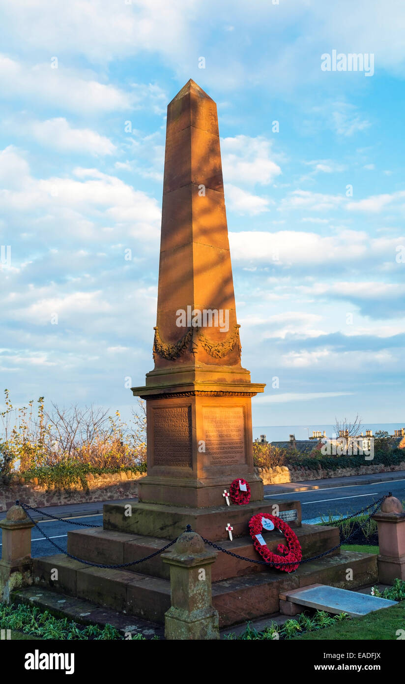An obelisk war memorial with poppy wreath. Overlooking the sea at Dunbar, Scotland. Stock Photo