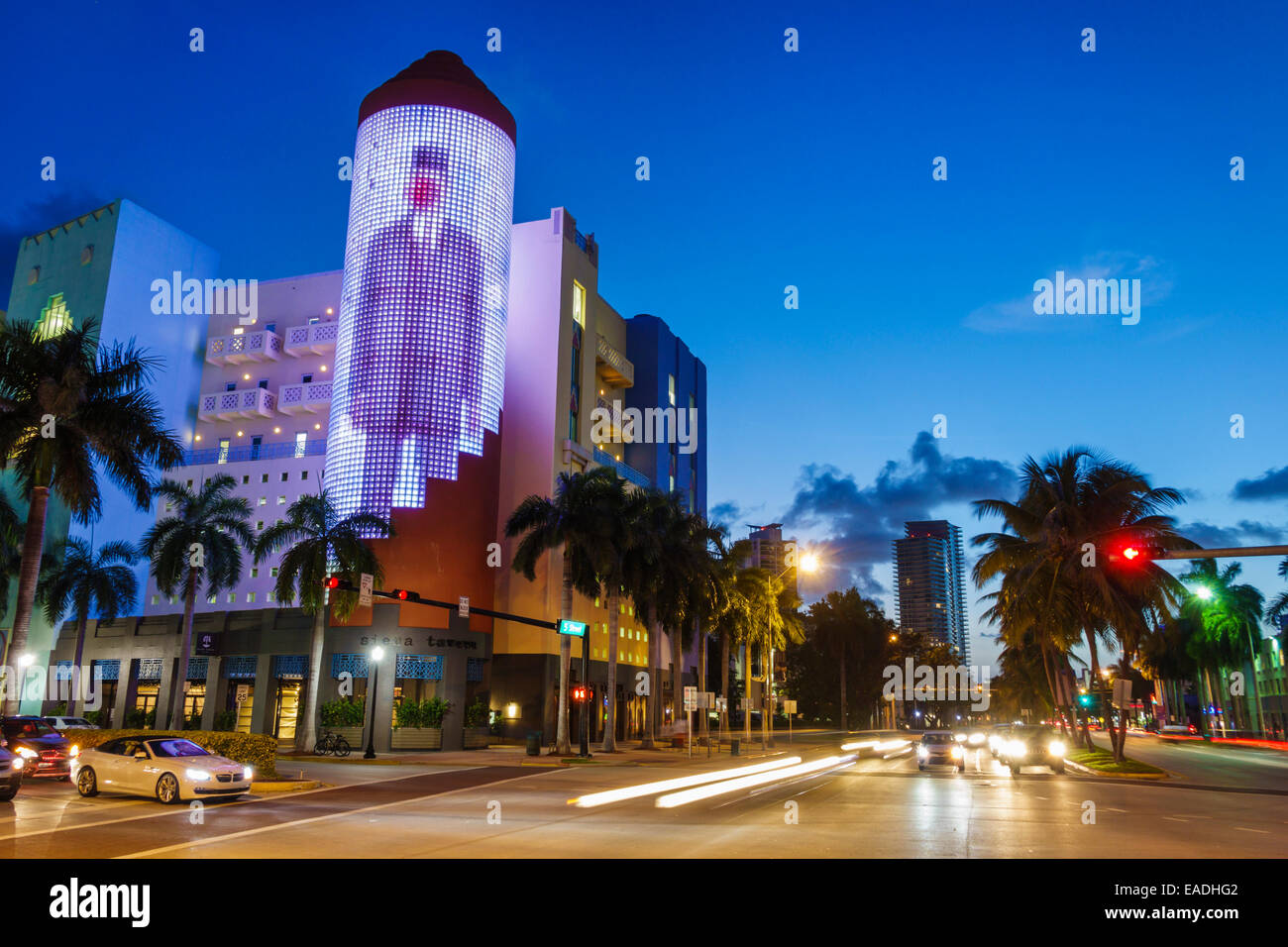 Night time with street lights hi-res stock photography and images - Alamy