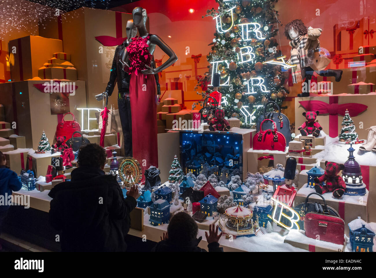 Paris, France, Families Window Shopping, French Department Stores ...