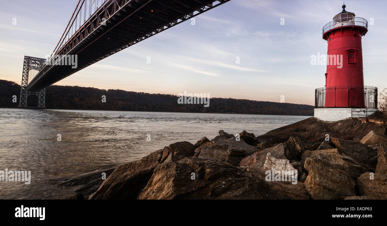 Washington Bridge and Lighthouse, New York City Stock Photo Alamy