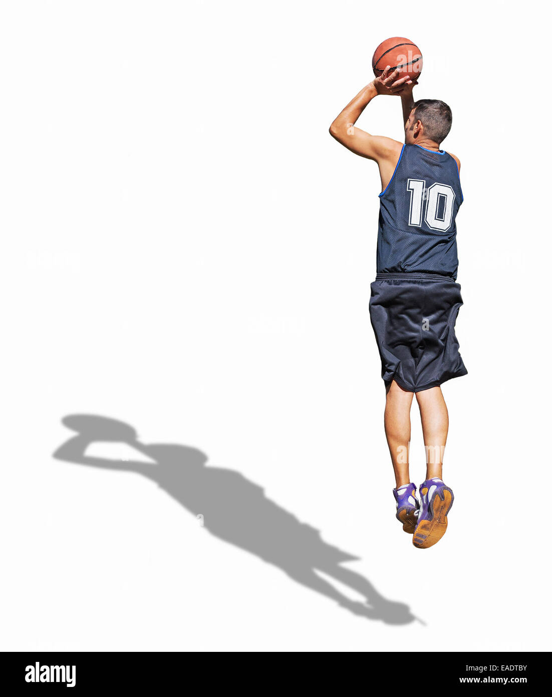 basketball player shooting the ball Stock Photo - Alamy