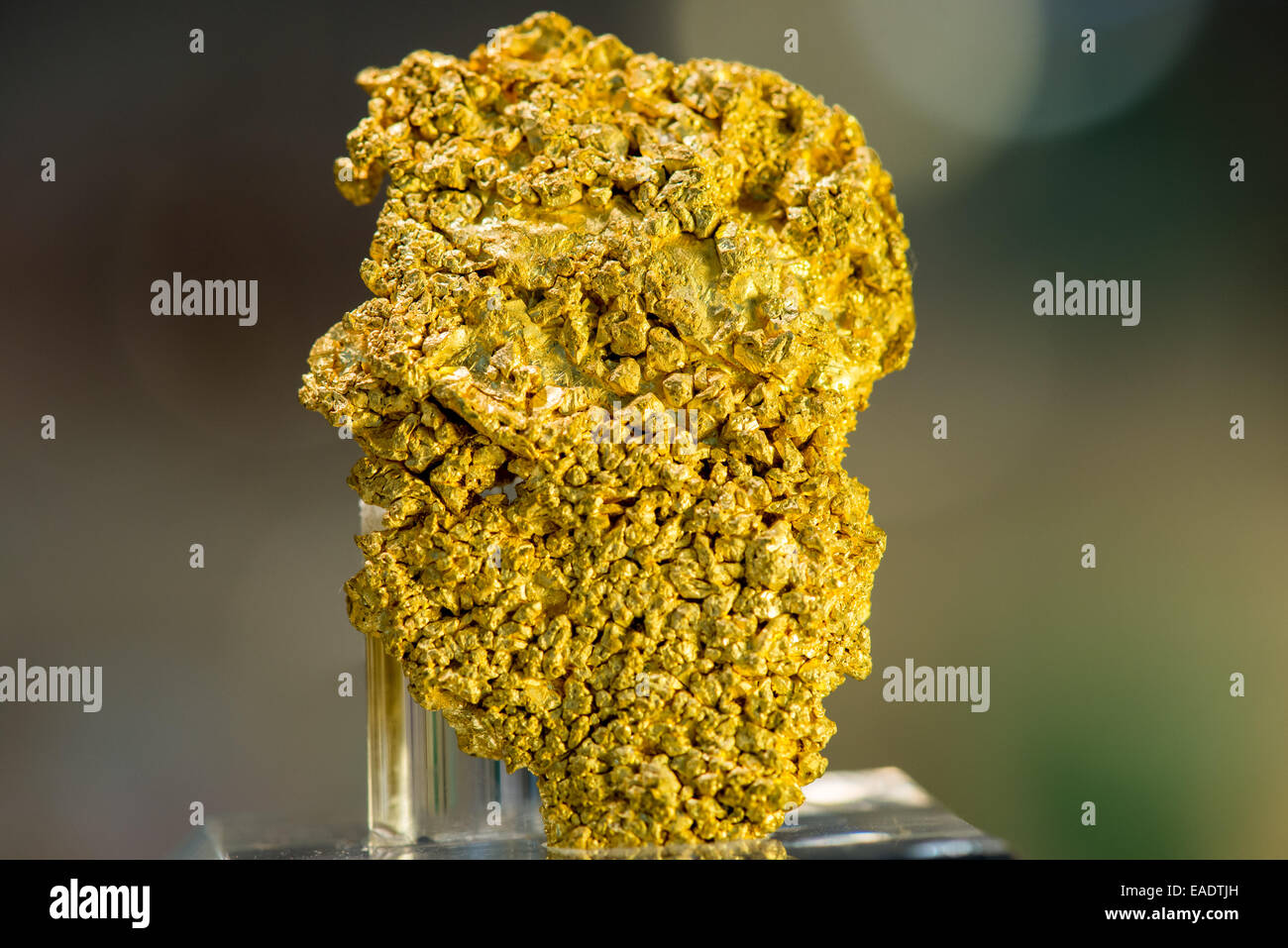 How Does Gold Form Naturally