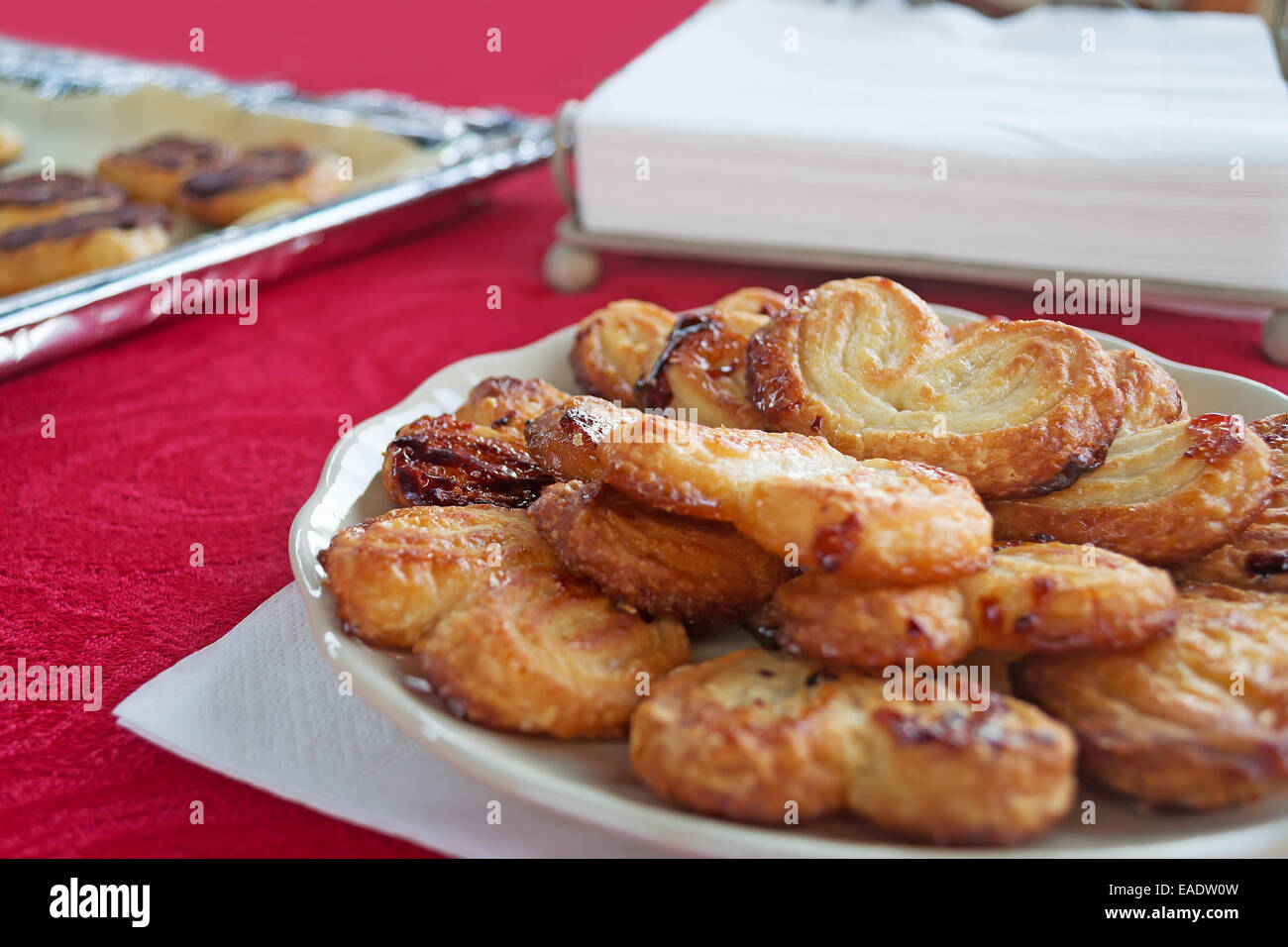 Red napkin fan hi-res stock photography and images - Alamy