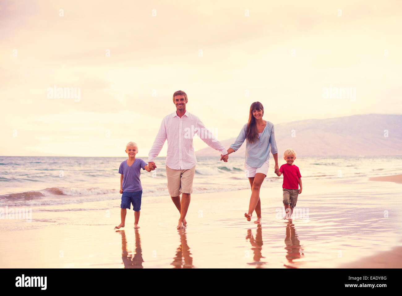 Family beach walking happy summer hi-res stock photography and images ...