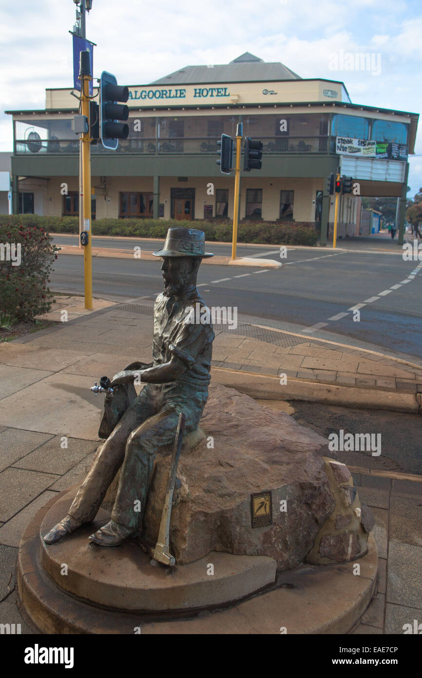 prospector monument of Paddy Hannan in Kalgoorlie Stock Photo Alamy