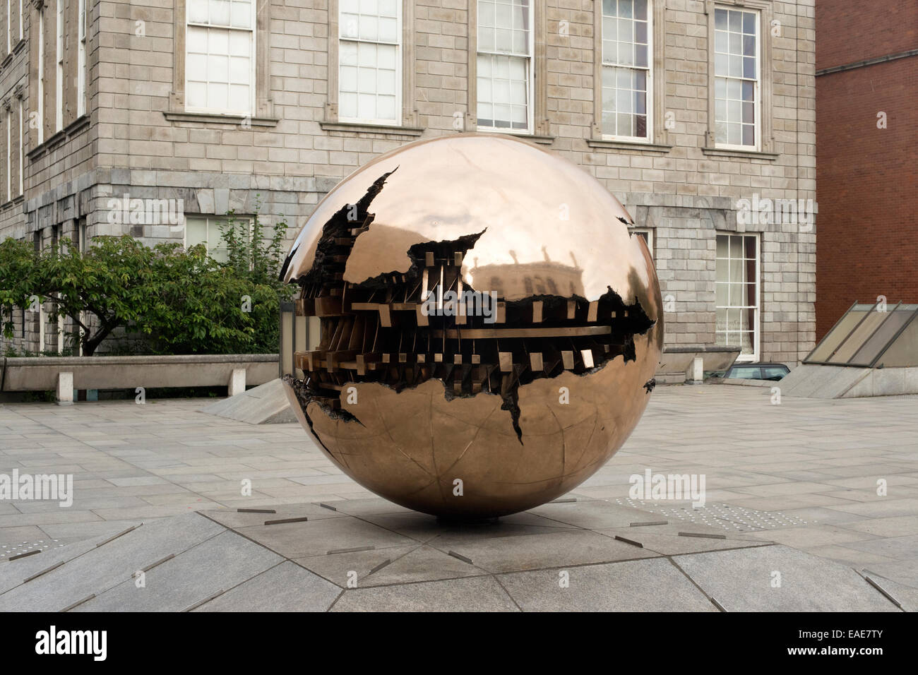 modern sculpture trinity college dublin Stock Photo Alamy