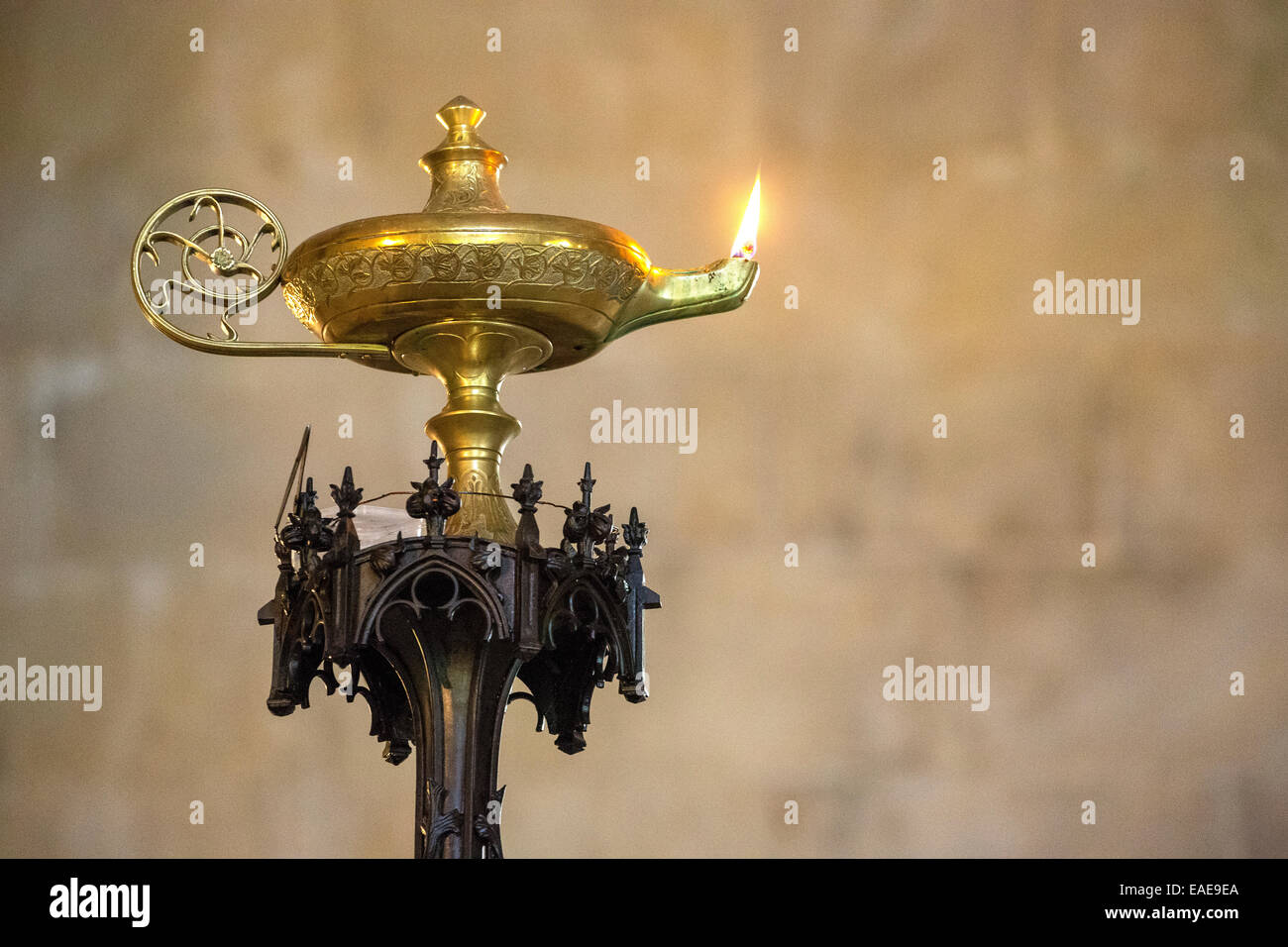 Oil lamp on the Tomb of the Unknown Soldier in the Chapter House, Monastery of Santa Maria da Vitória, Monastery Church of Stock Photo