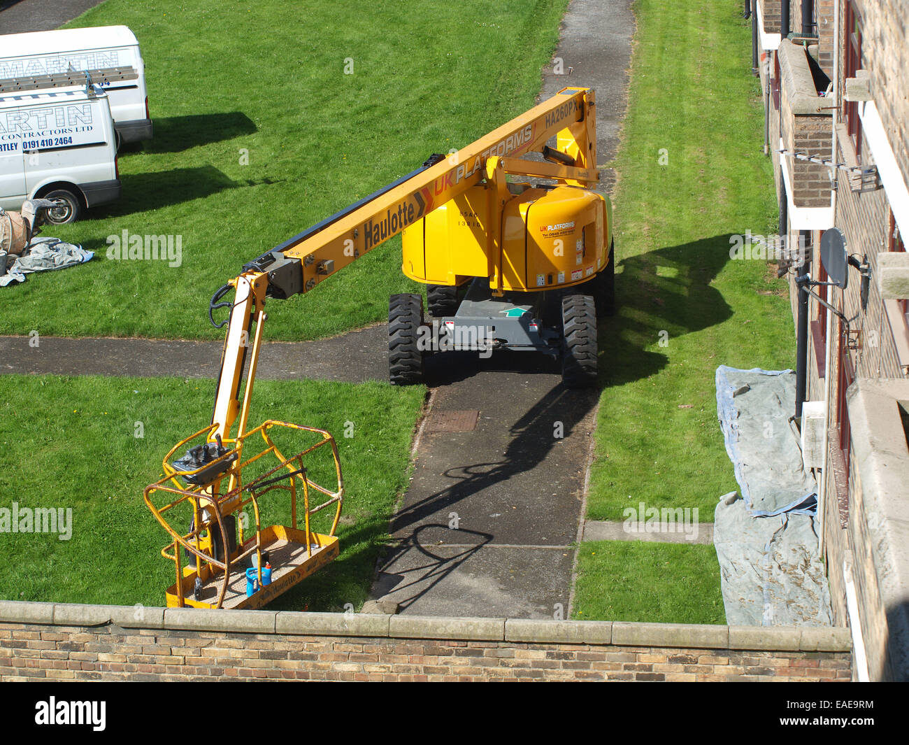 Cherry pickers hires stock photography and images Alamy