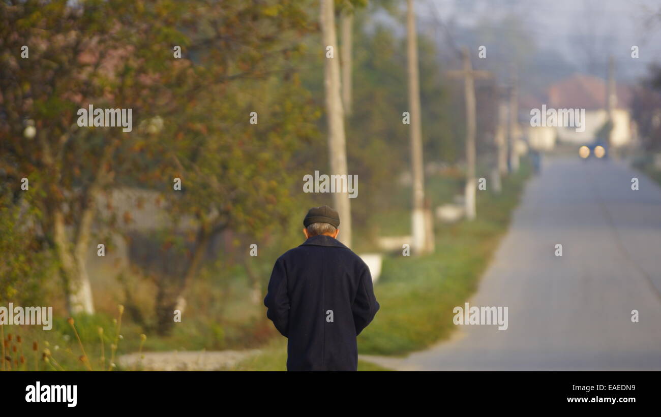 Old man walking away hi-res stock photography and images - Alamy