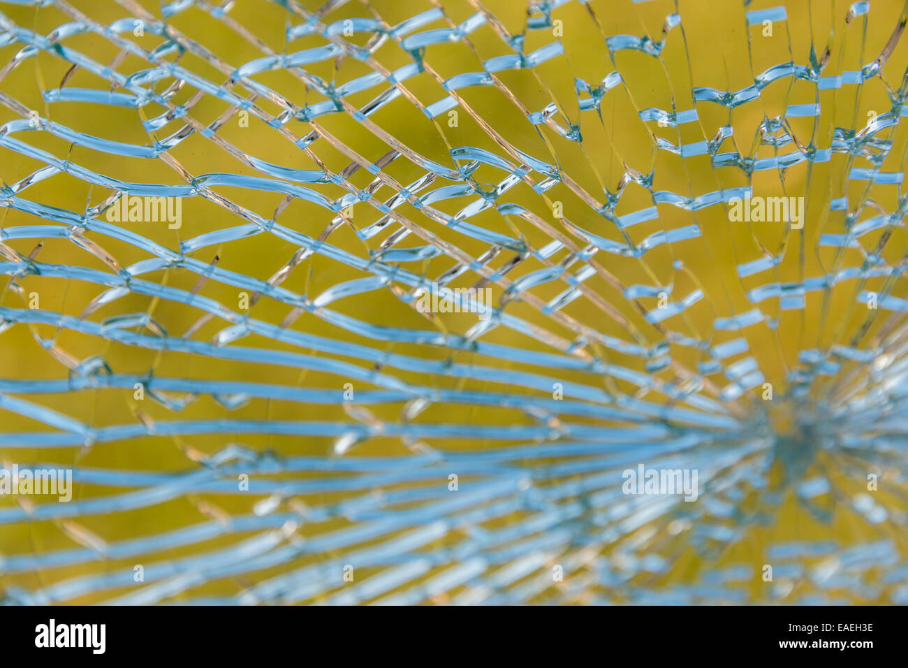 Scope Smashed Window Crack glass hi-res stock photography and images - Alamy