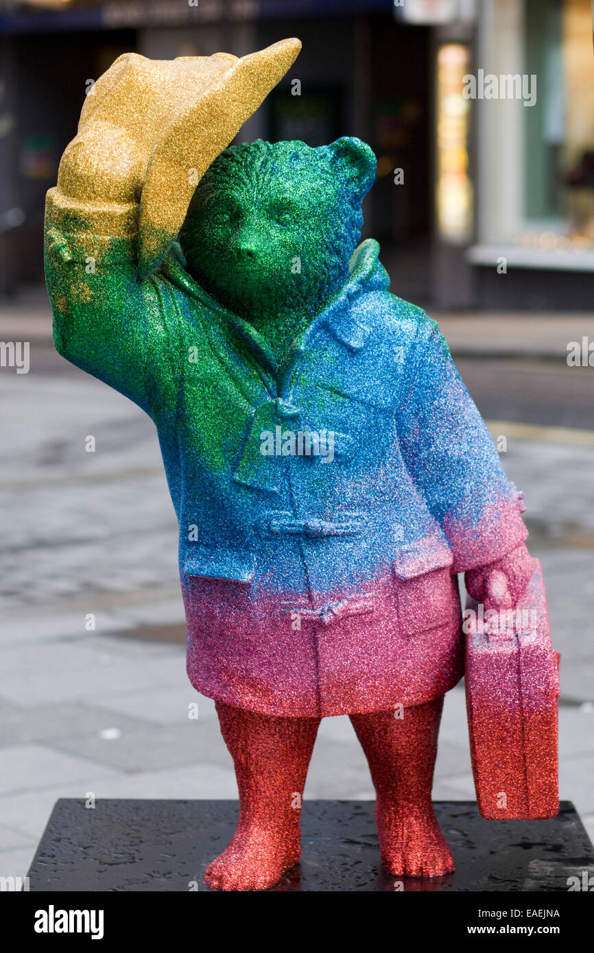 Statue paddington bear paddington railway hires stock photography and