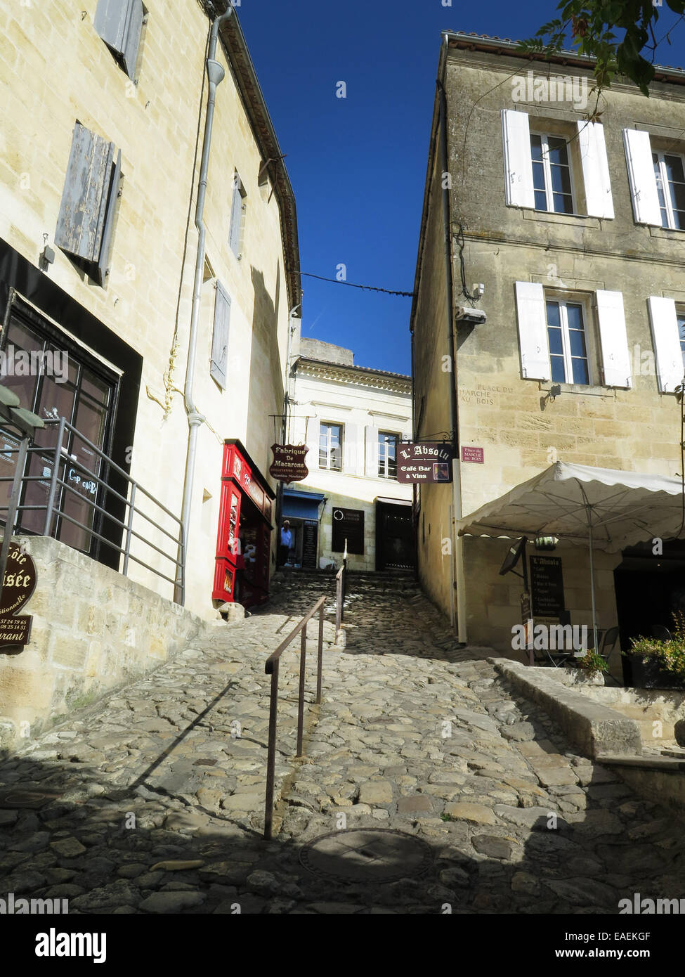 The steep cobbles at St Emilion, Bordeaux, France Stock Photo