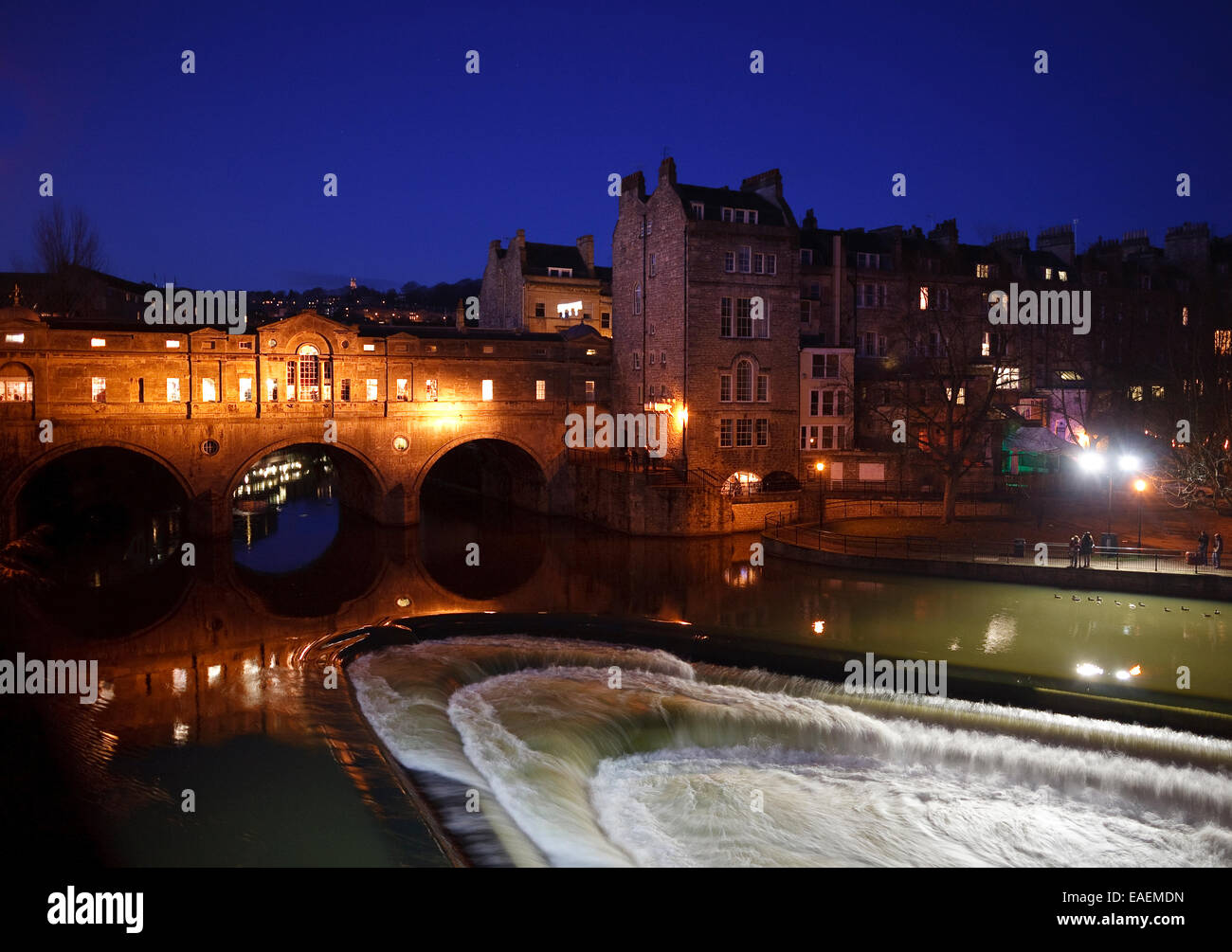 At night, the 18th century Pulteney Bridge over the River Avon with its ...