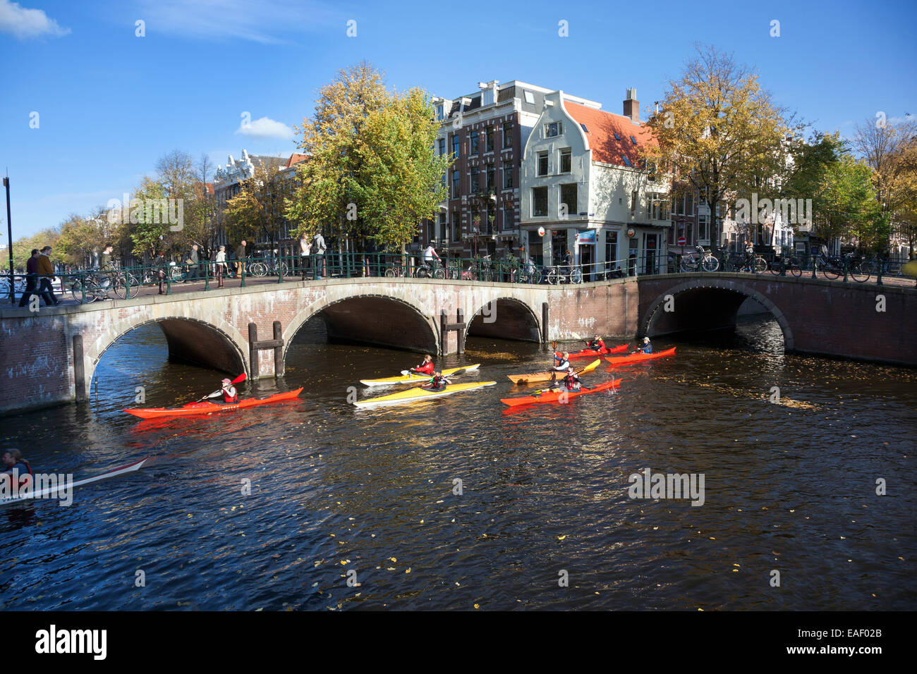 People kayaking in an Amsterdam canal - Keizersgracht and Leliegracht Stock Photo