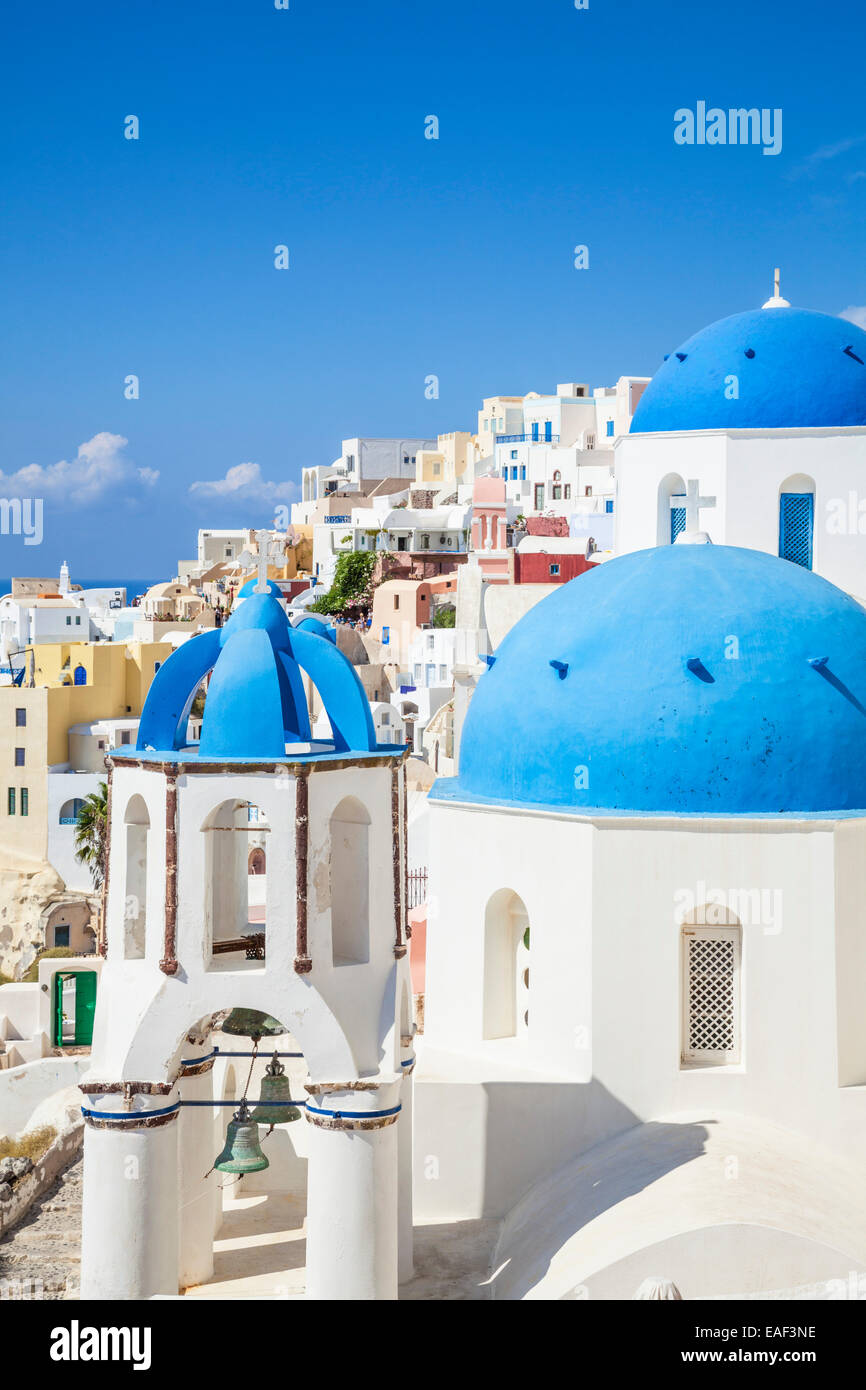 White houses and blue domes in the village of Oia, Santorini, Thira, Cyclades Islands, Greek Islands, Greece, EU, Europe Stock Photo