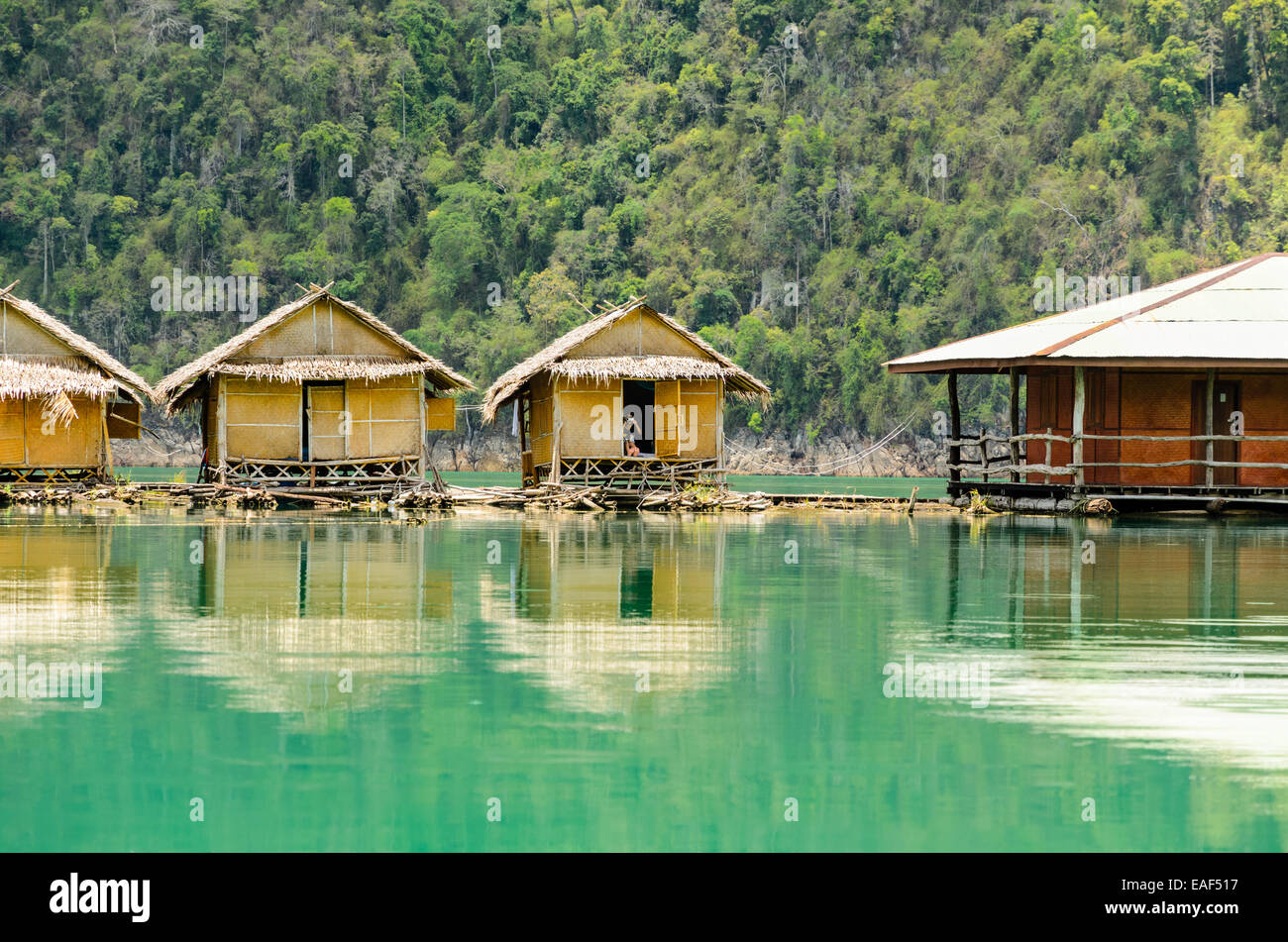 Small bungalow made of bamboo floating. Surrounded by mountains and water in Ratchaprapha Dam, Khao Sok National Park, Surat Tha Stock Photo