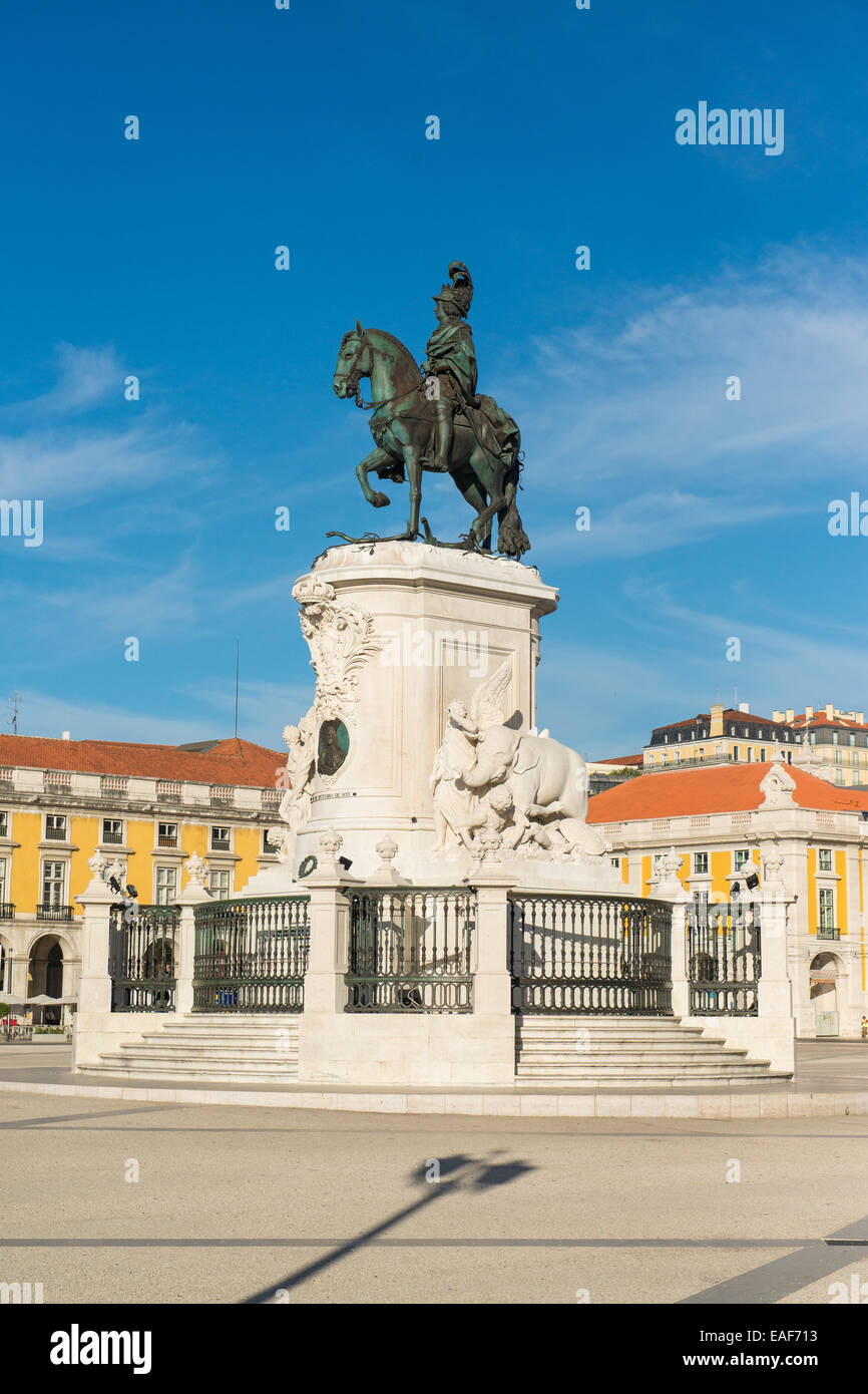 Praça do Comércio (Commerce Square), Lisbon, Portugal. Statue of King José I, by Machado de Castro (1775). Stock Photo