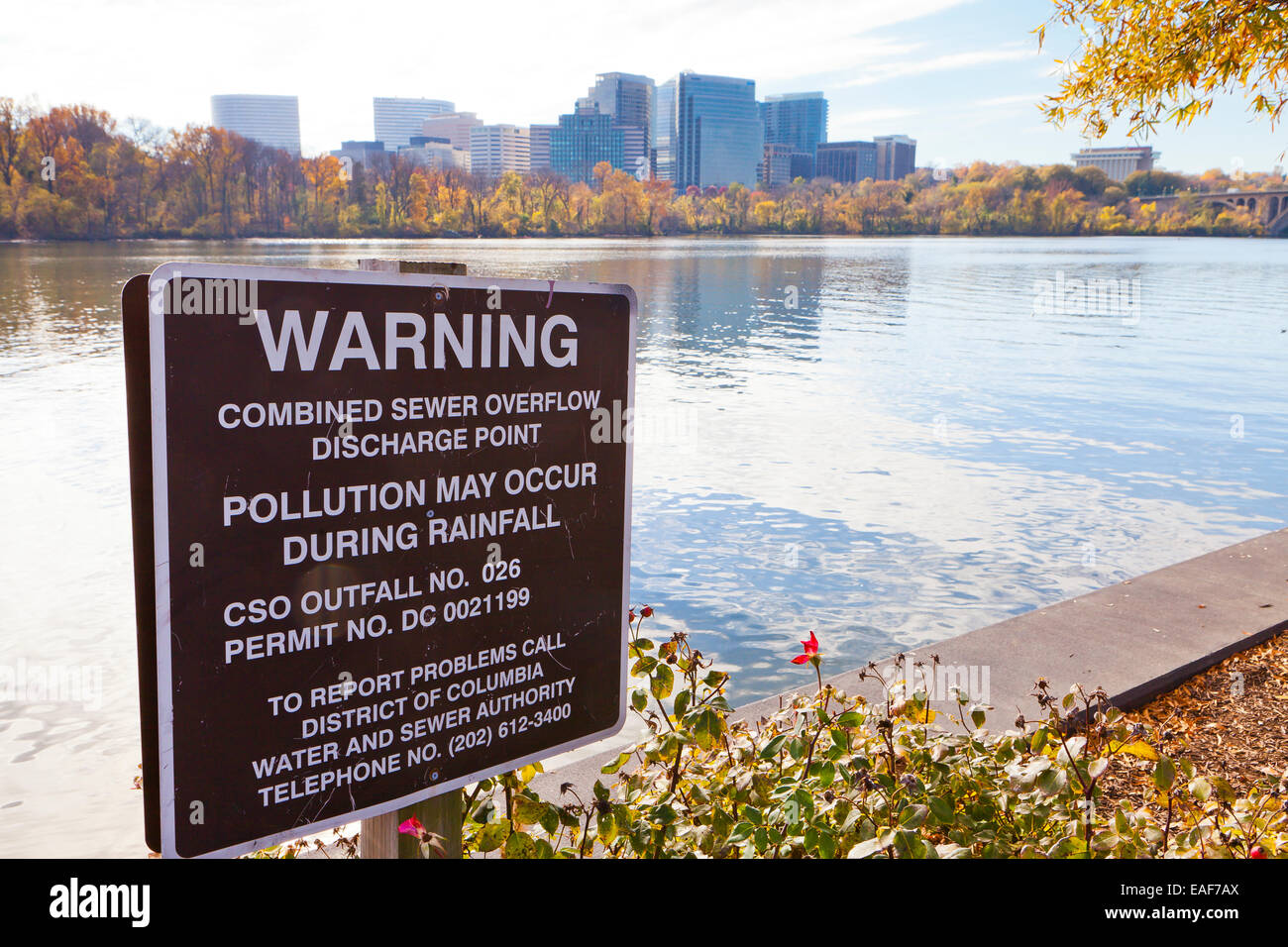 Pollution warning sign on Potomac River - Washington, DC USA Stock Photo