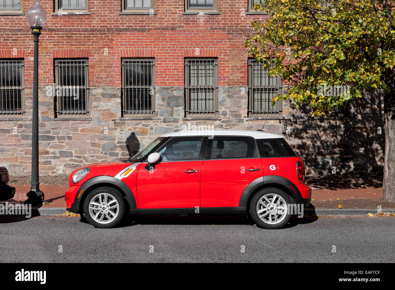 Mini Cooper Paceman 4 door parked - USA Stock Photo - Alamy