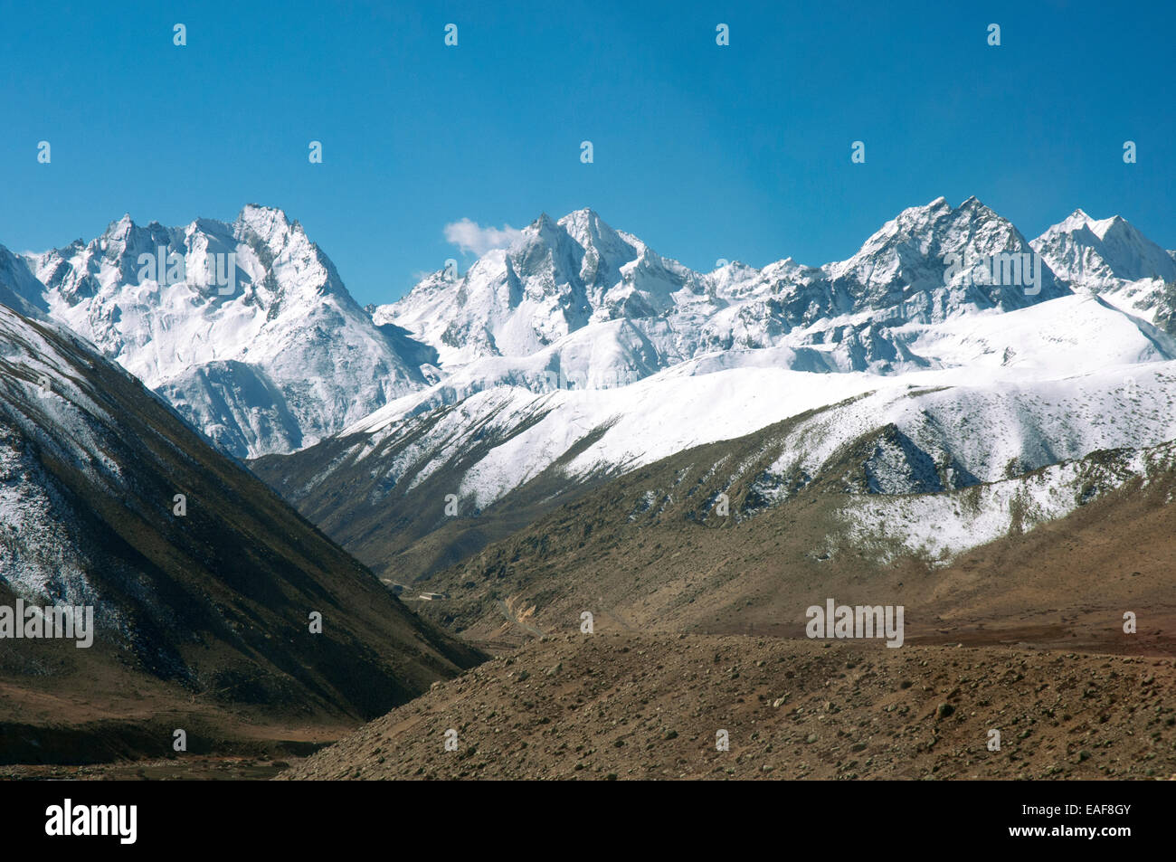 Himalayan peaks beside the Friendship Highway near Nyalam, western Tibet Stock Photo