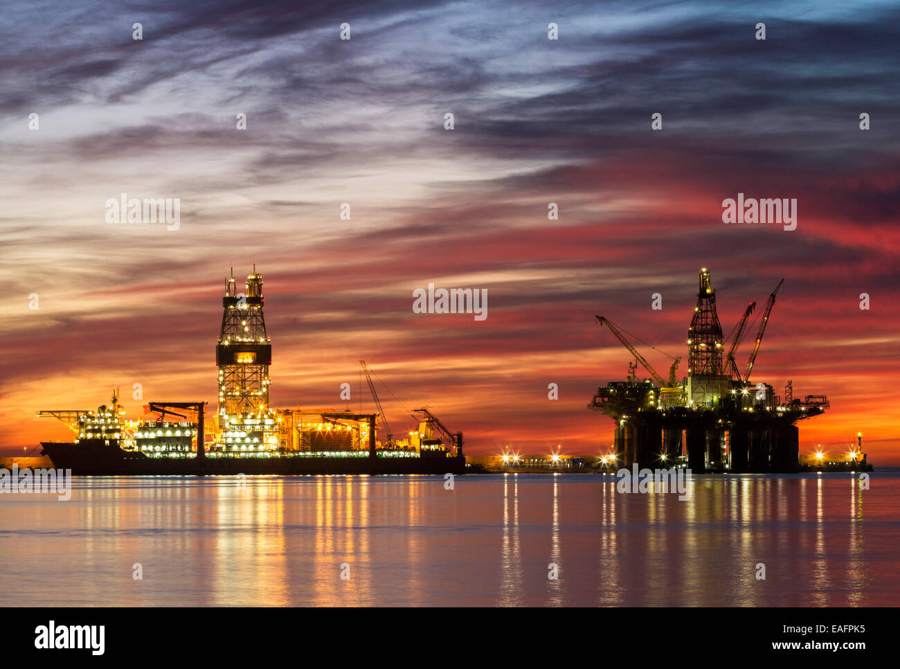Oli rig and drilling ship at sunrise in Las Palmas port on Gran Canaria, Canary Islands, Spain Stock Photo