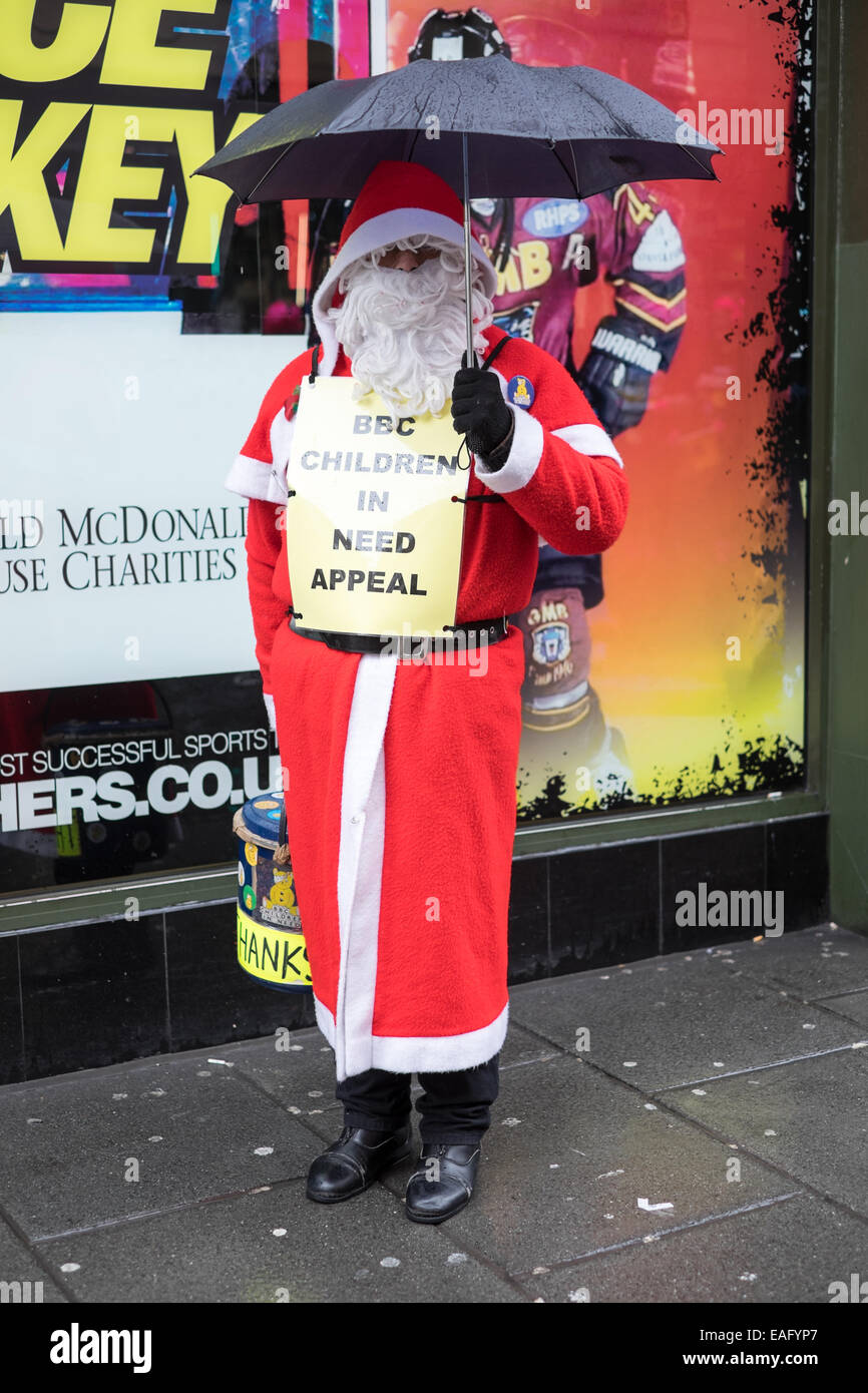 Nottingham, UK.14th 2014 .BBC Children in need appeal collecting from the public in Nottingham city centre . Credit:  IFIMAGE/Alamy Live News Stock Photo