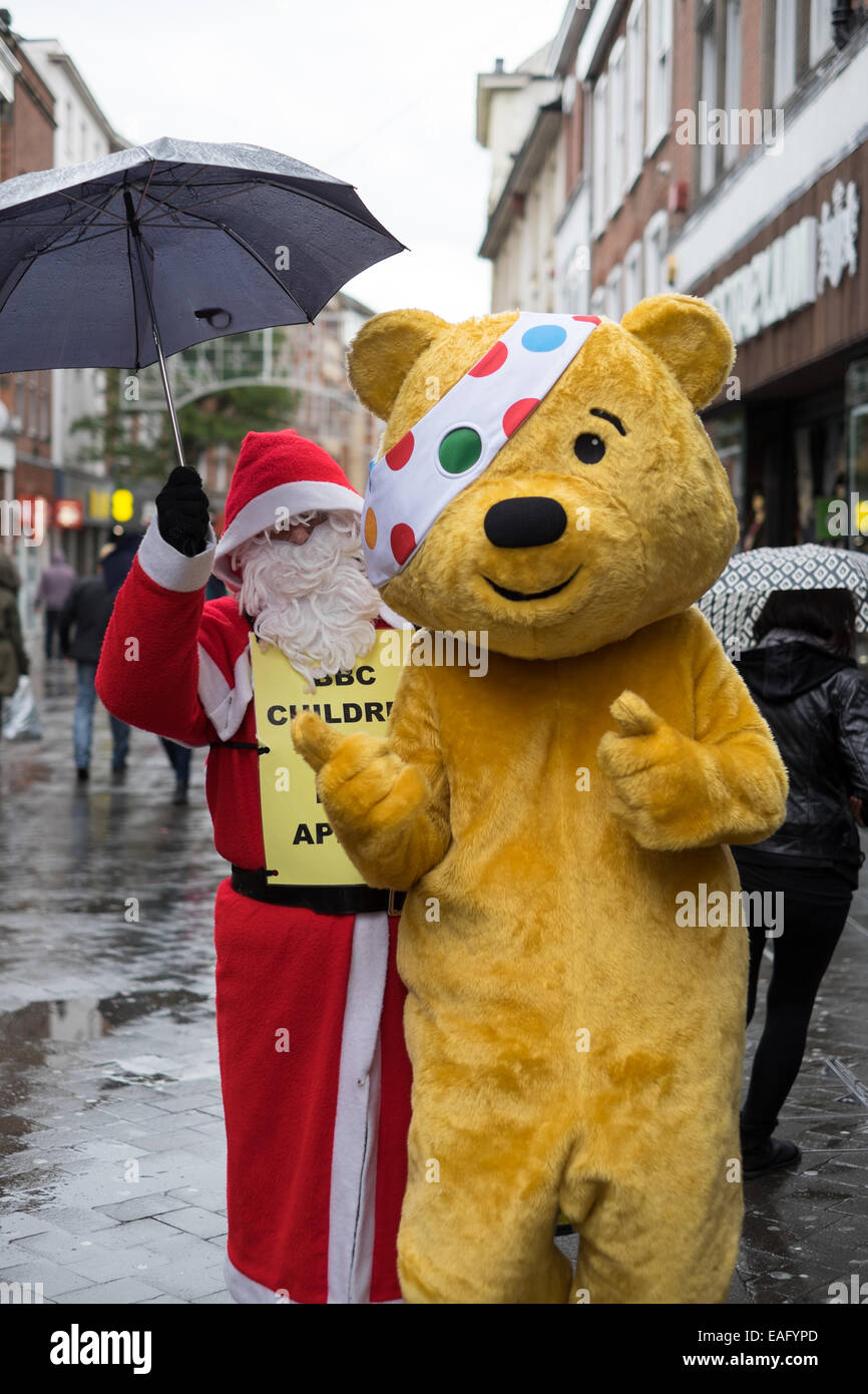 Nottingham, UK.14th 2014 .BBC Children in need appeal collecting from the public in Nottingham city centre . Credit:  IFIMAGE/Alamy Live News Stock Photo