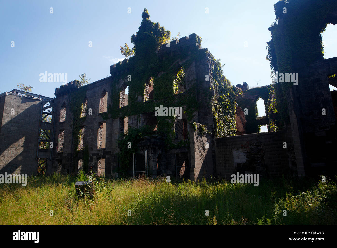 Roosevelt Island smallpox hospital ruins Stock Photo Alamy