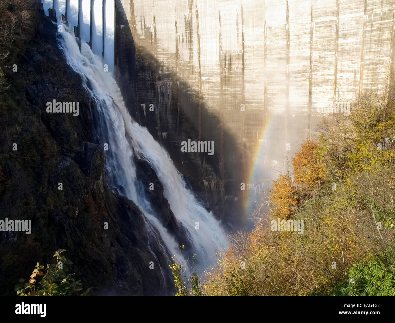 Dam of Contra Verzasca Ticino, Switzerland: spectacular waterfalls from ...
