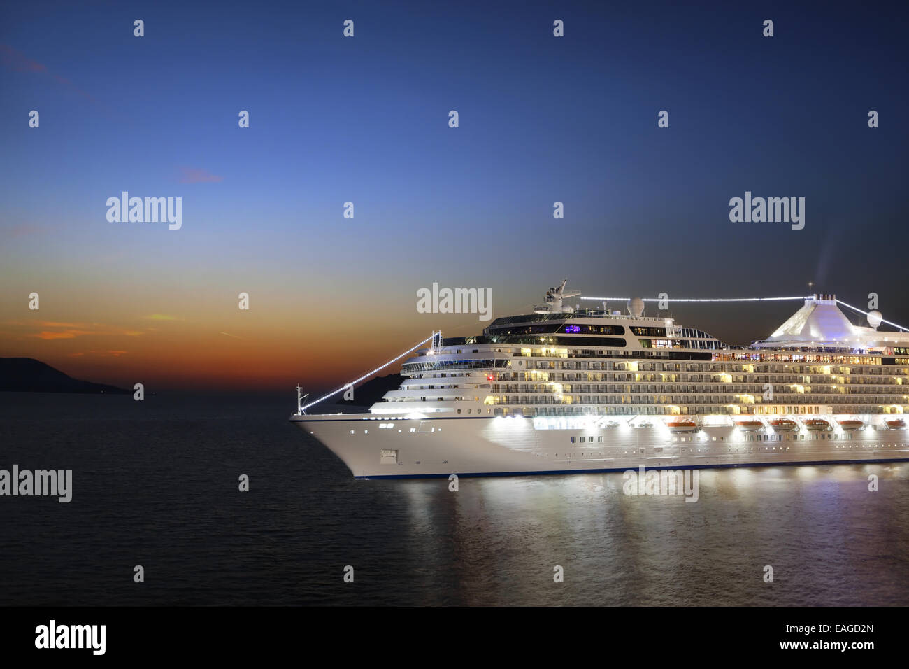 Boat ship cruise sunset ocean hi-res stock photography and images - Alamy