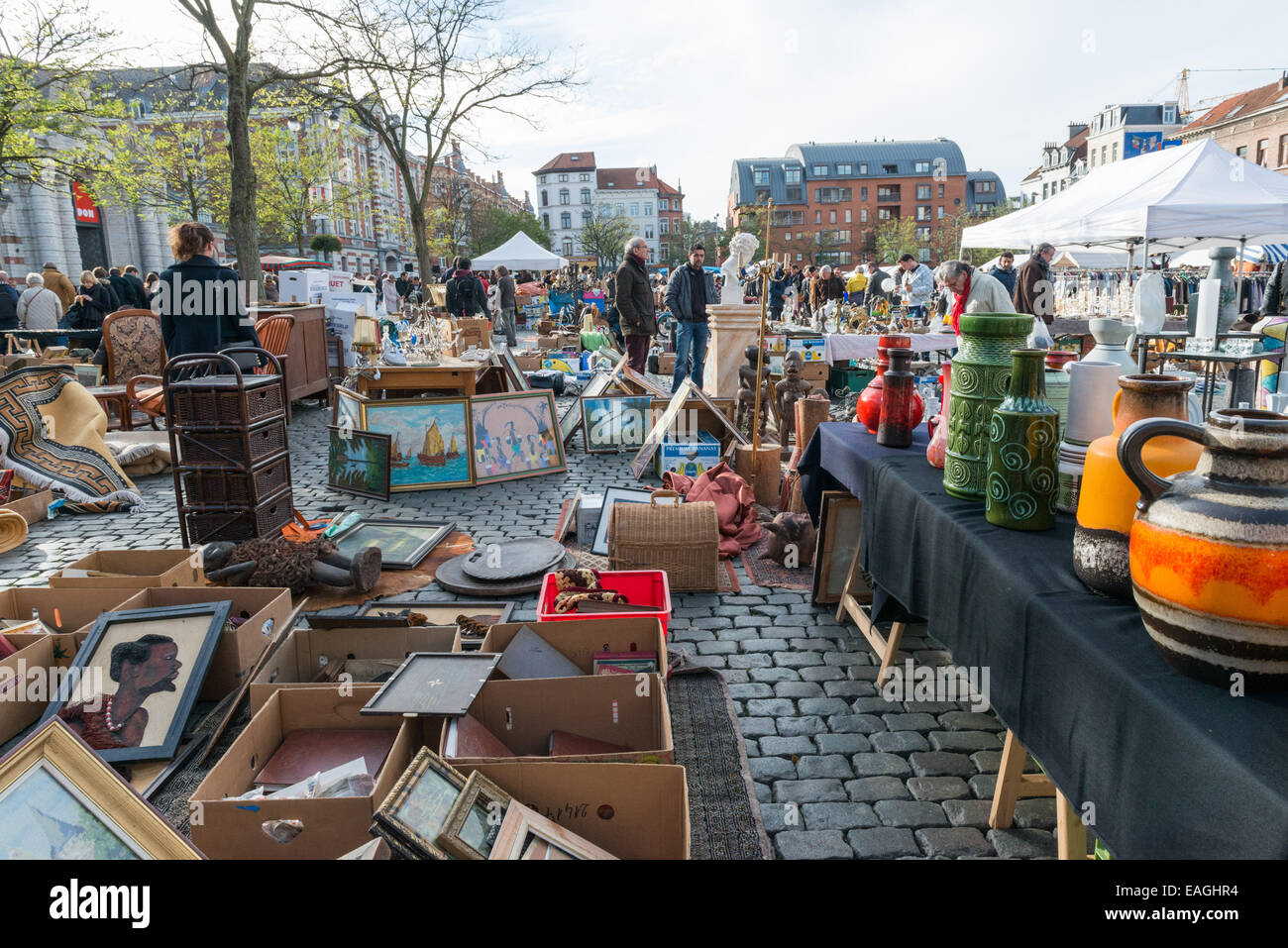 Brussels:Marolles Flea Market on Place du Jeu de Balle Stock Photo - Alamy