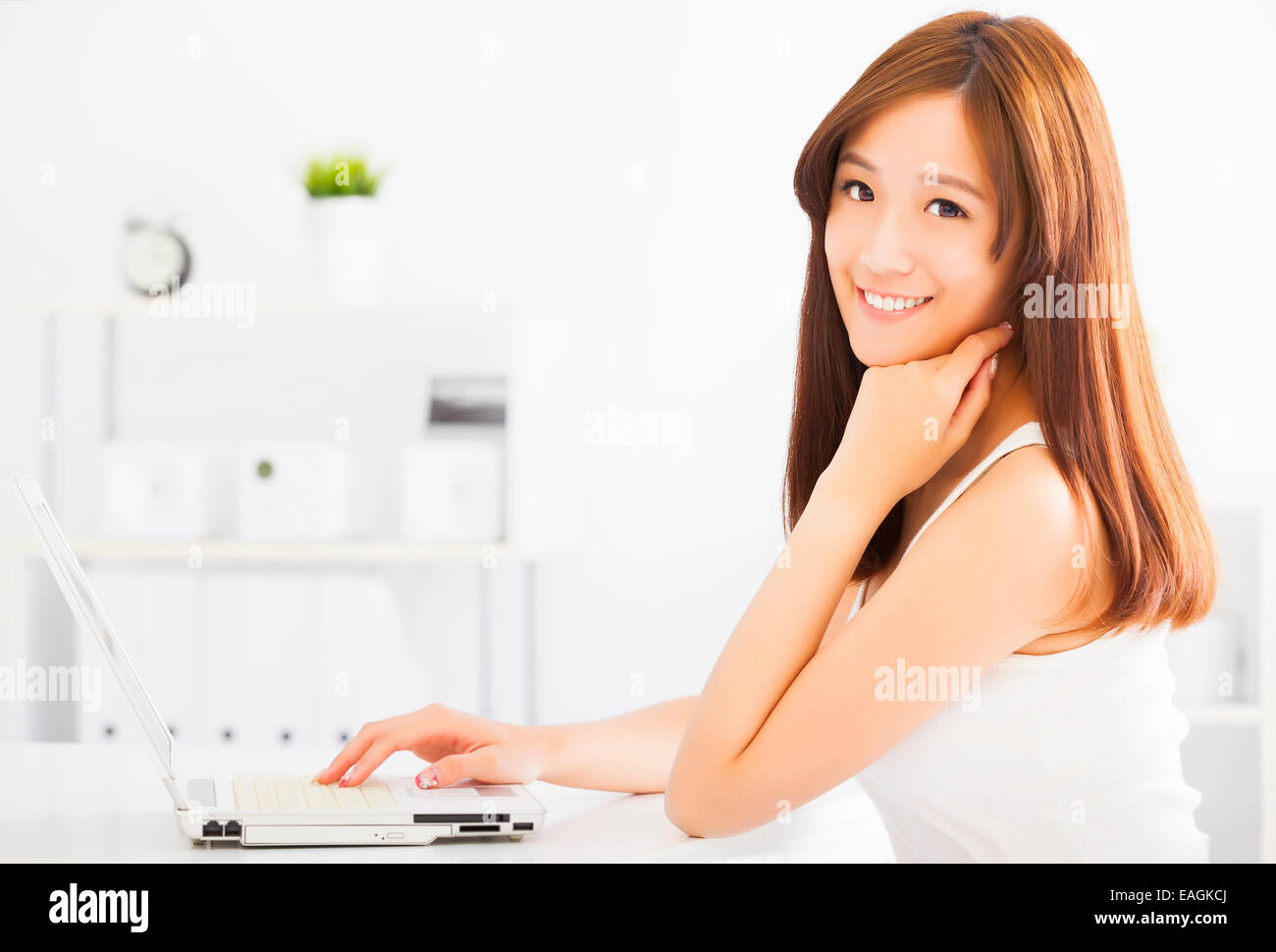 Smiling asian woman hi-res stock photography and images - Alamy
