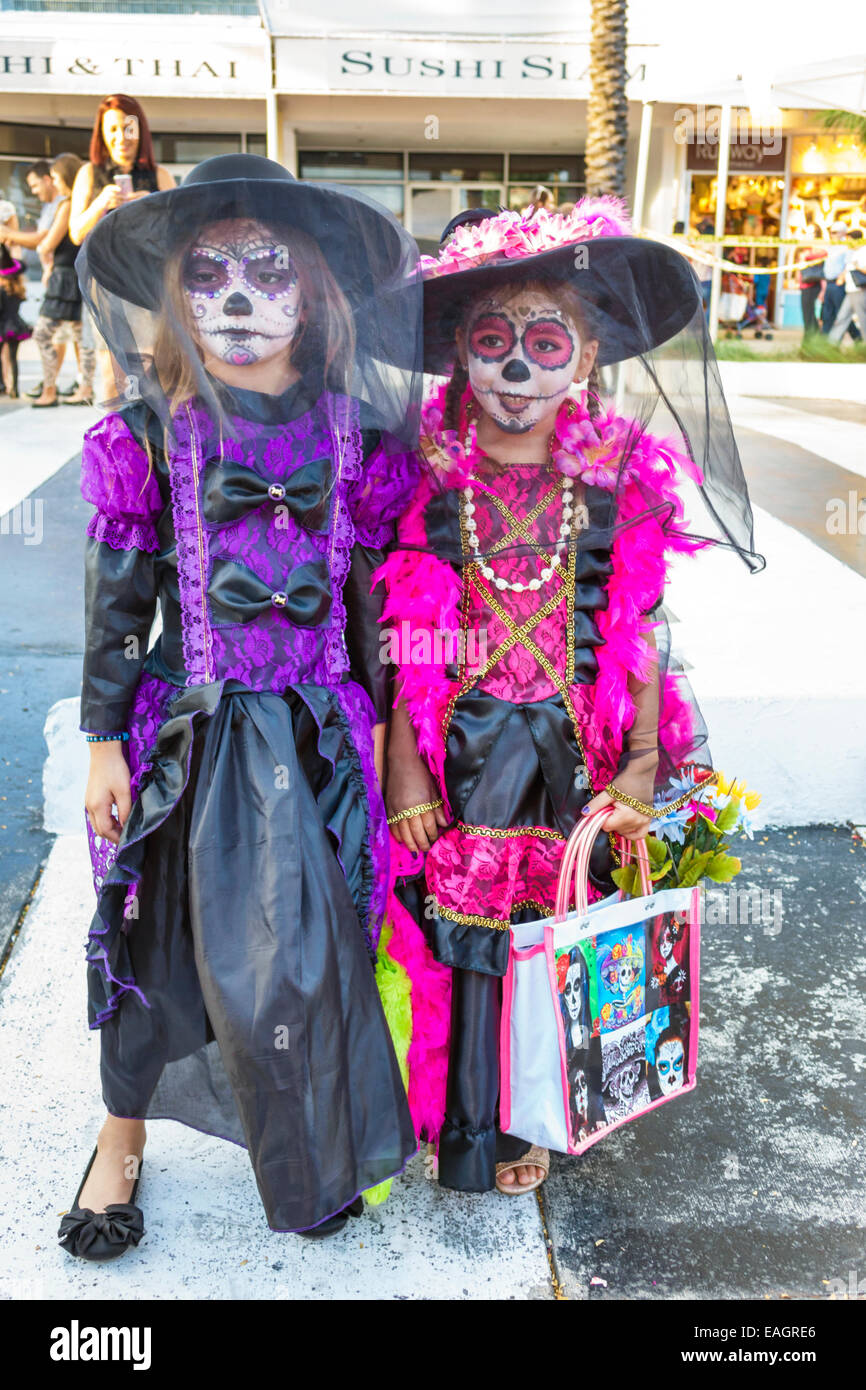 Miami Beach Florida,Lincoln Road,pedestrian mall,Halloween,costume,wearing,outfit,character,Hispanic girl girls,youngster,female kids children La Cala Stock Photo