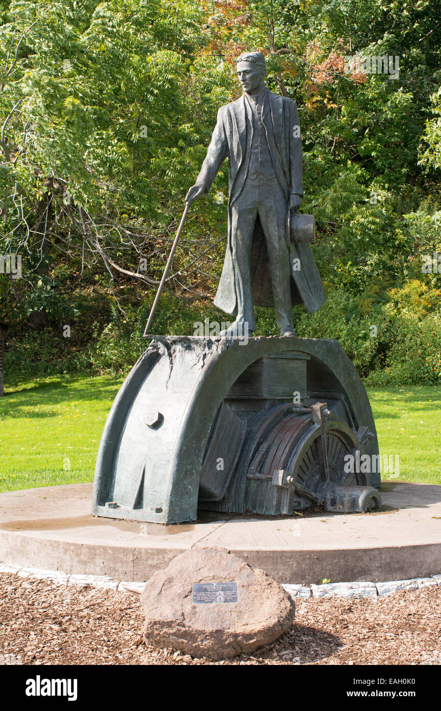 Bronze statue of Nikola Tesla adjacent to Niagara Falls, Ontario, Canada Stock Photo