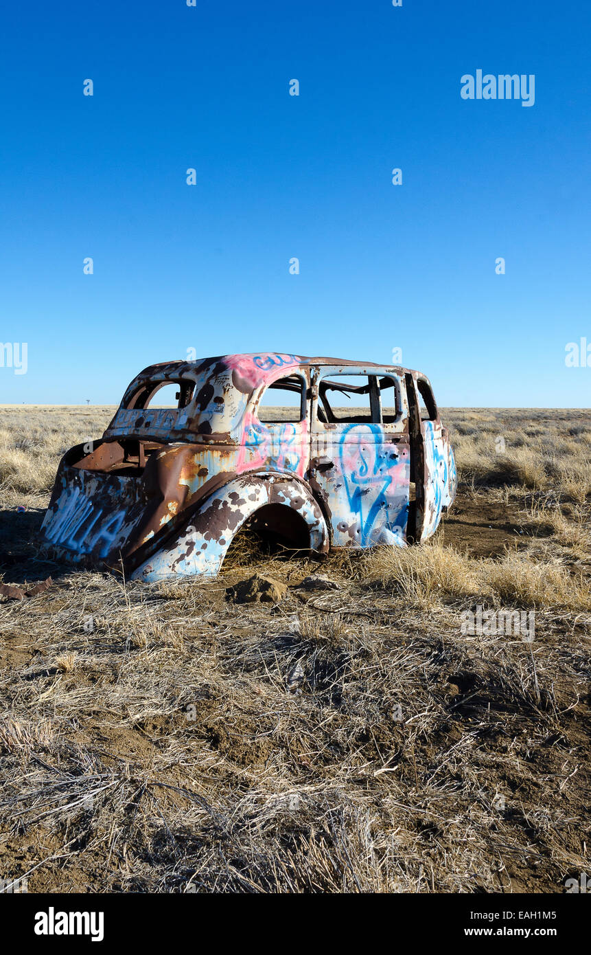 Abandoned car in desert near hi-res stock photography and images - Alamy