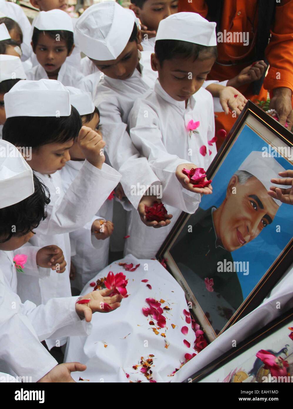 Children dressed up Chacha Nehru and pay floral tribute on the ...