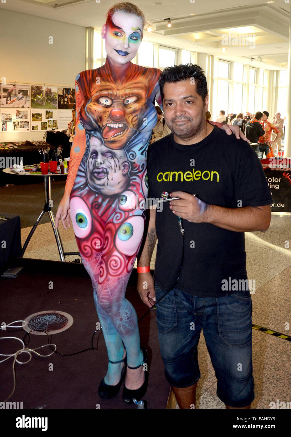 Brazilian Alex Hansen, reigning world champion in airbrush painting