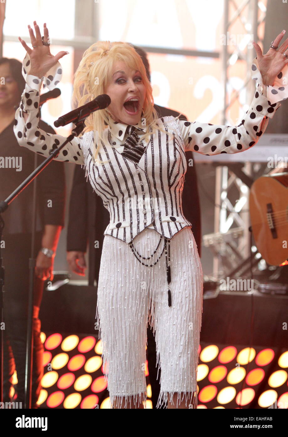 Country singing legend Dolly Parton performs some of her greatest hits ...