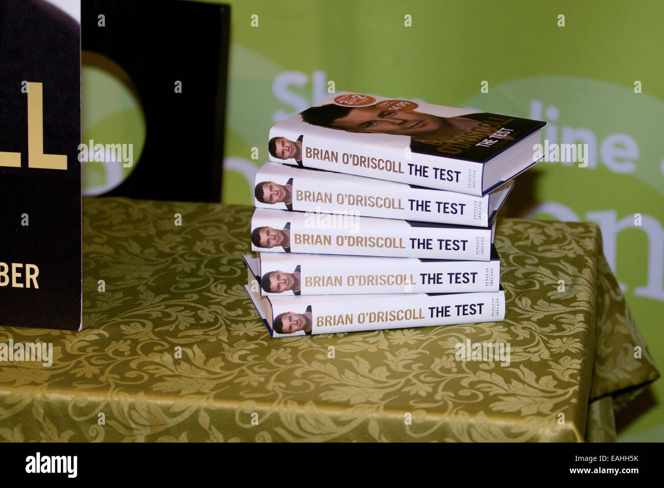 Belfast Ireland 15th November 2014 Brian O Driscoll Autobiography The Test Book Signing In Belfast A Stack Of Books Before Singing Credit Bonzo Alamy Live News Stock Photo Alamy