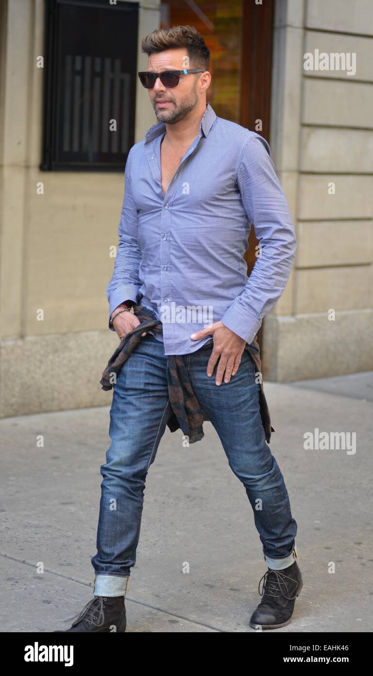 Ricky Martin walking in Soho Featuring: Ricky Martin Where: Manhattan, New  York, United States When: 13 May 2014 Stock Photo - Alamy