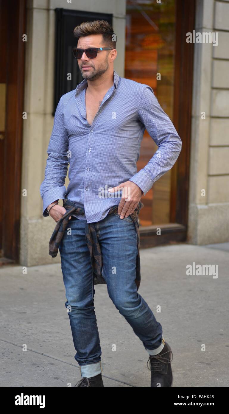 Ricky Martin walking in Soho Featuring: Ricky Martin Where: Manhattan, New  York, United States When: 13 May 2014 Stock Photo - Alamy