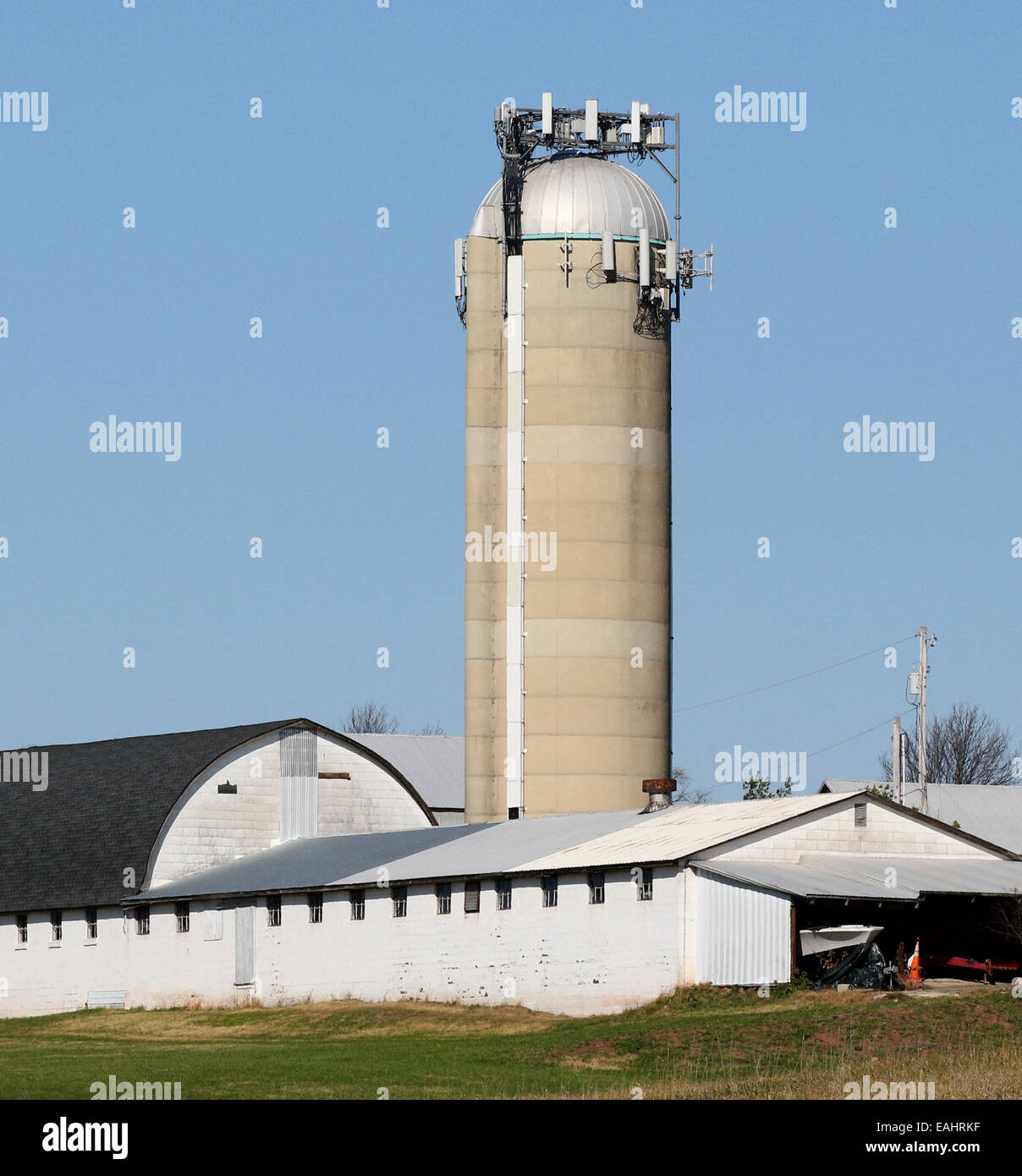 Farm silo as cell tower Stock Photo Alamy