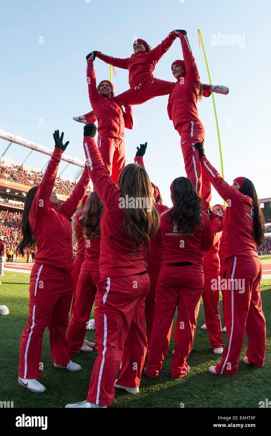 Cheerleader pyramid hires stock photography and images Alamy