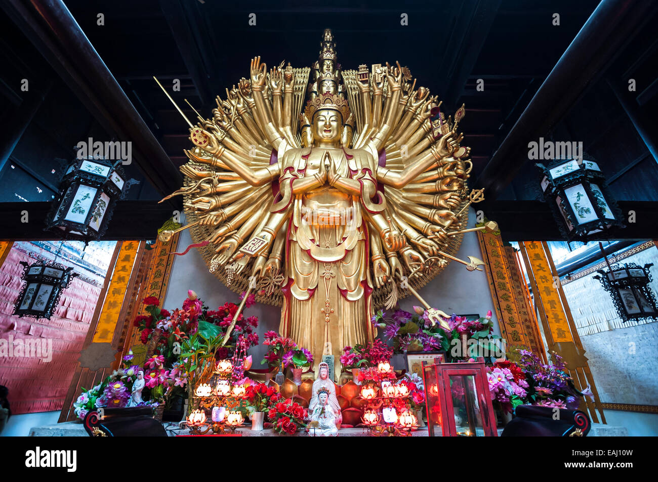 Statue of the Thousand Hands Guanyin at Lushan Temple, Yuelu Mountain, Changsha Stock Photo