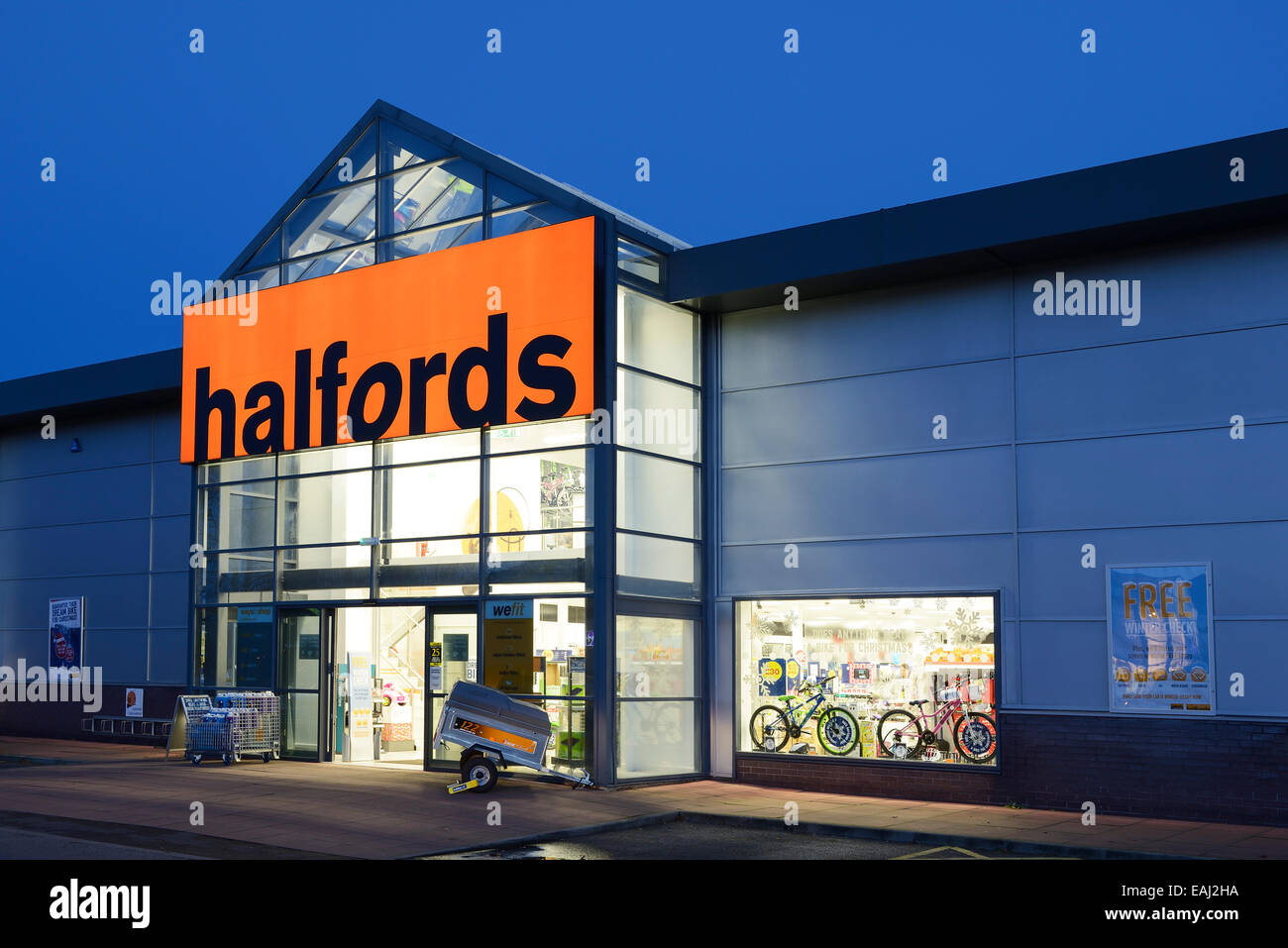 Halfords store entrance at night Stock Photo