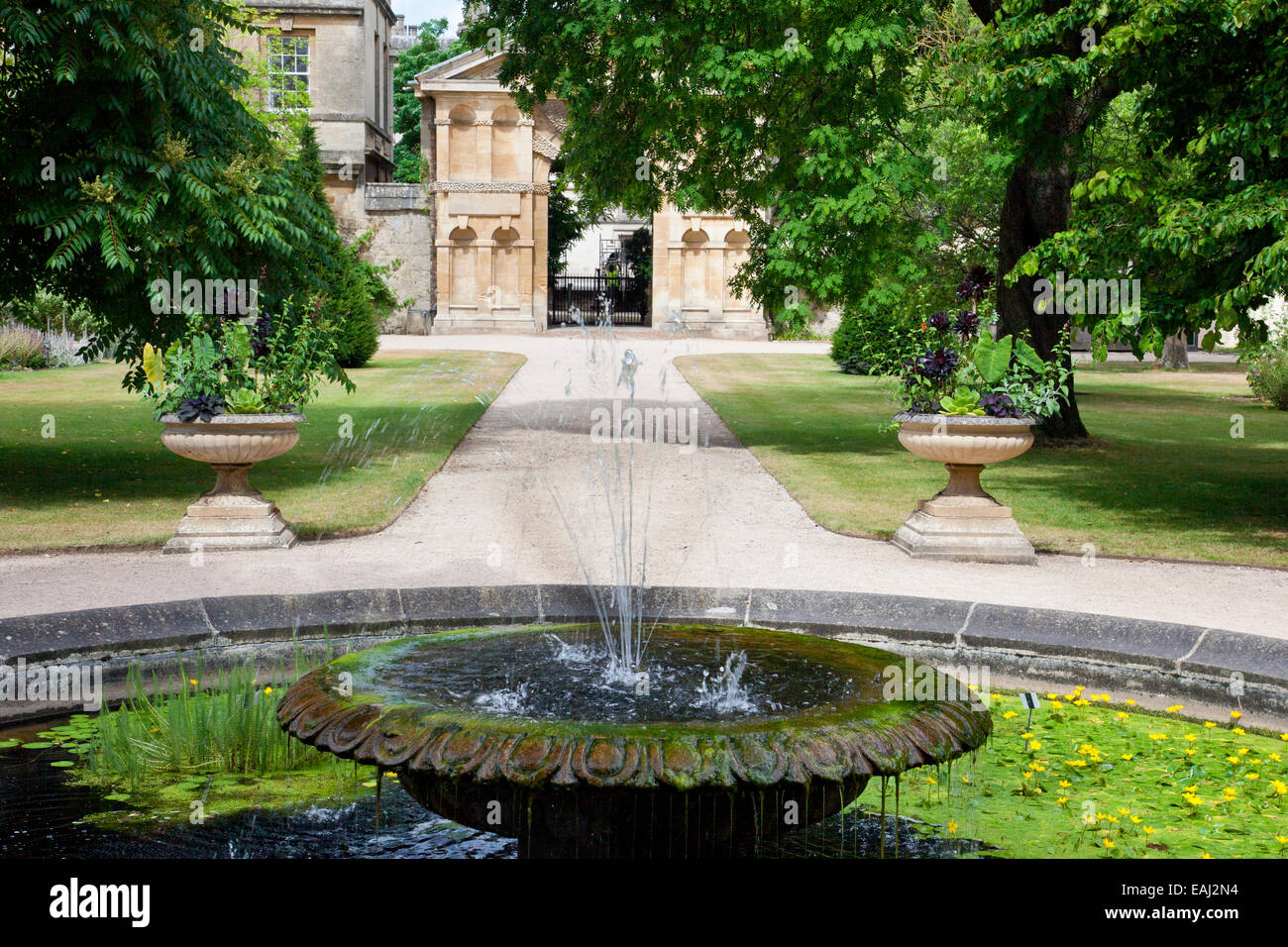 A circular pond with fountain in the University's Botanical Gardens at Oxford England UK Stock Photo
