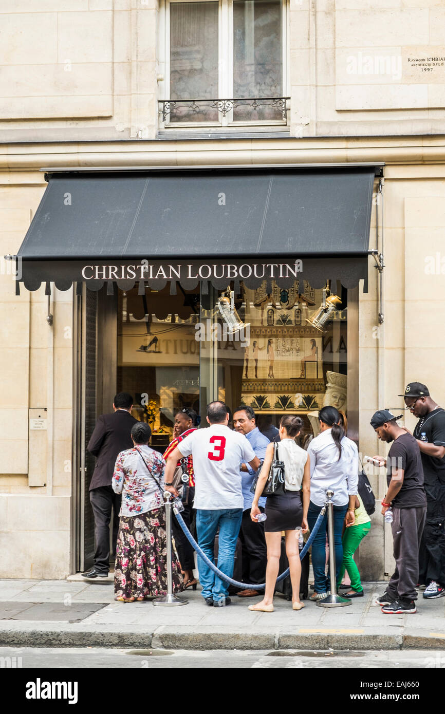 fashion shoppers waiting in line to get in the christian louboutin store, rue du faubourg st. honoré, paris, ile de france Stock Photo