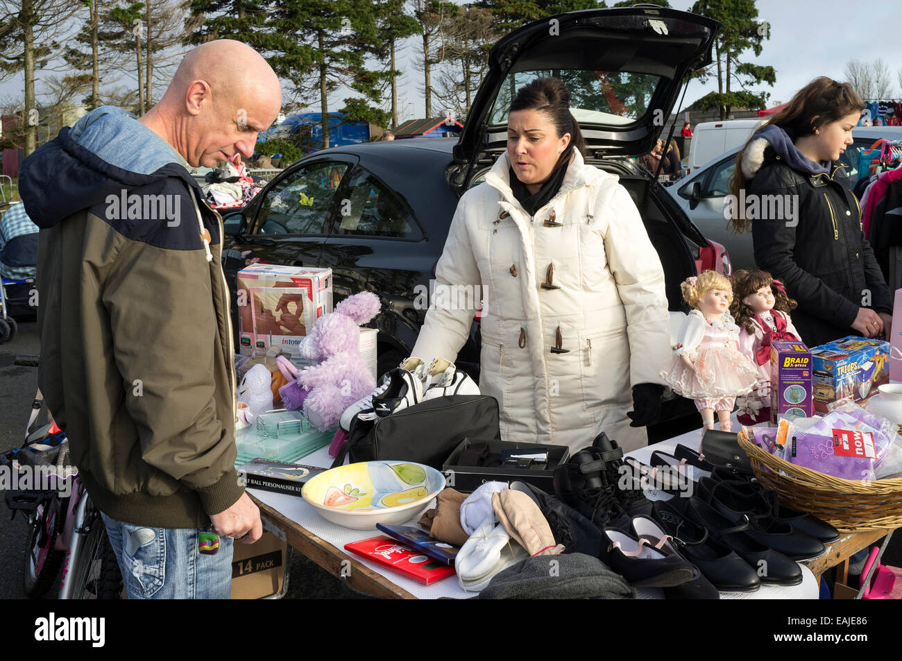 Carboot sale shoes uk hires stock photography and images Alamy