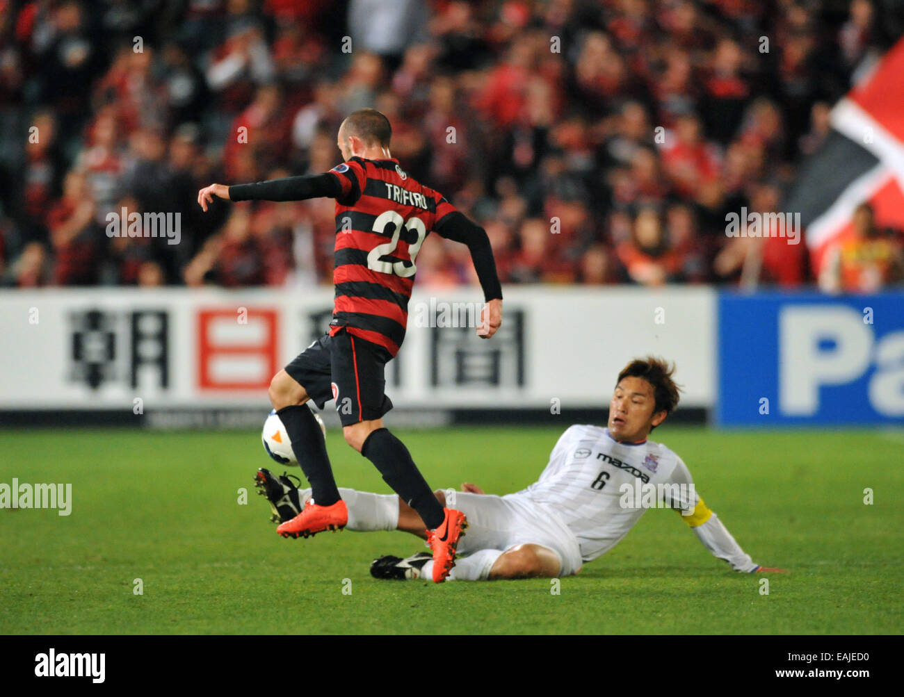 The Western Sydney Wanderers beat Sanfrecce Hiroshima 2-0 to overcome a 1-3 deficit after the first leg of the elimination round.  Featuring: Jason Trifiro Aoyama Toshihiro Where: Sydney, Australia When: 14 May 2014 Stock Photo