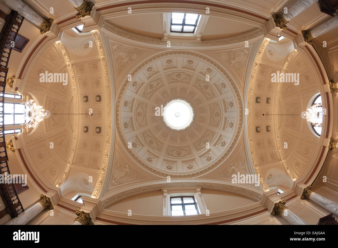 The ceiling and dome of the entrance hall to the Roman Baths Museum in Bath, Somerset Stock Photo